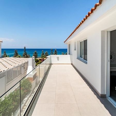 Beach Front Aqua Marina By Ezoria Villas Paralímni Extérieur photo