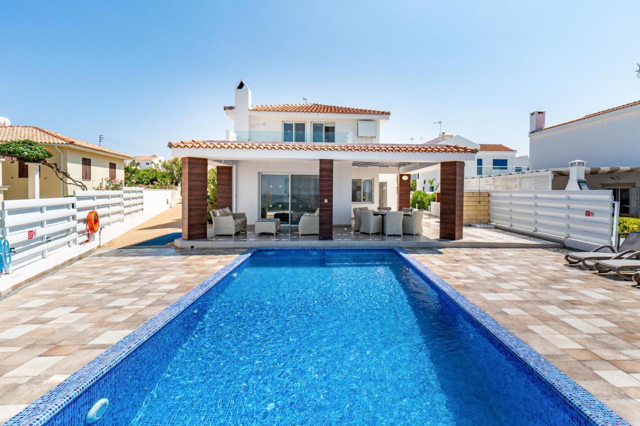Beach Front Aqua Marina By Ezoria Villas Paralímni Extérieur photo