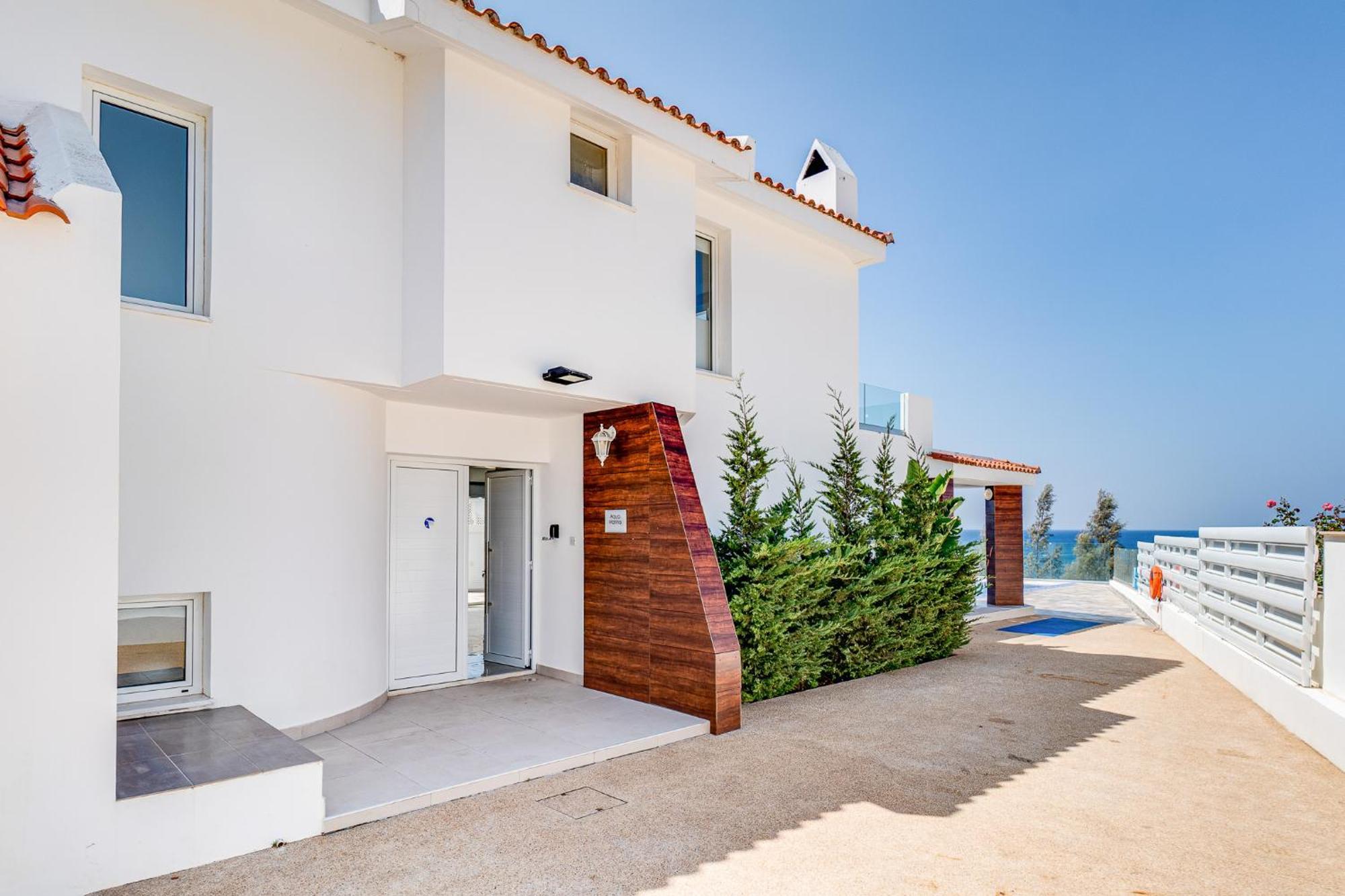 Beach Front Aqua Marina By Ezoria Villas Paralímni Extérieur photo