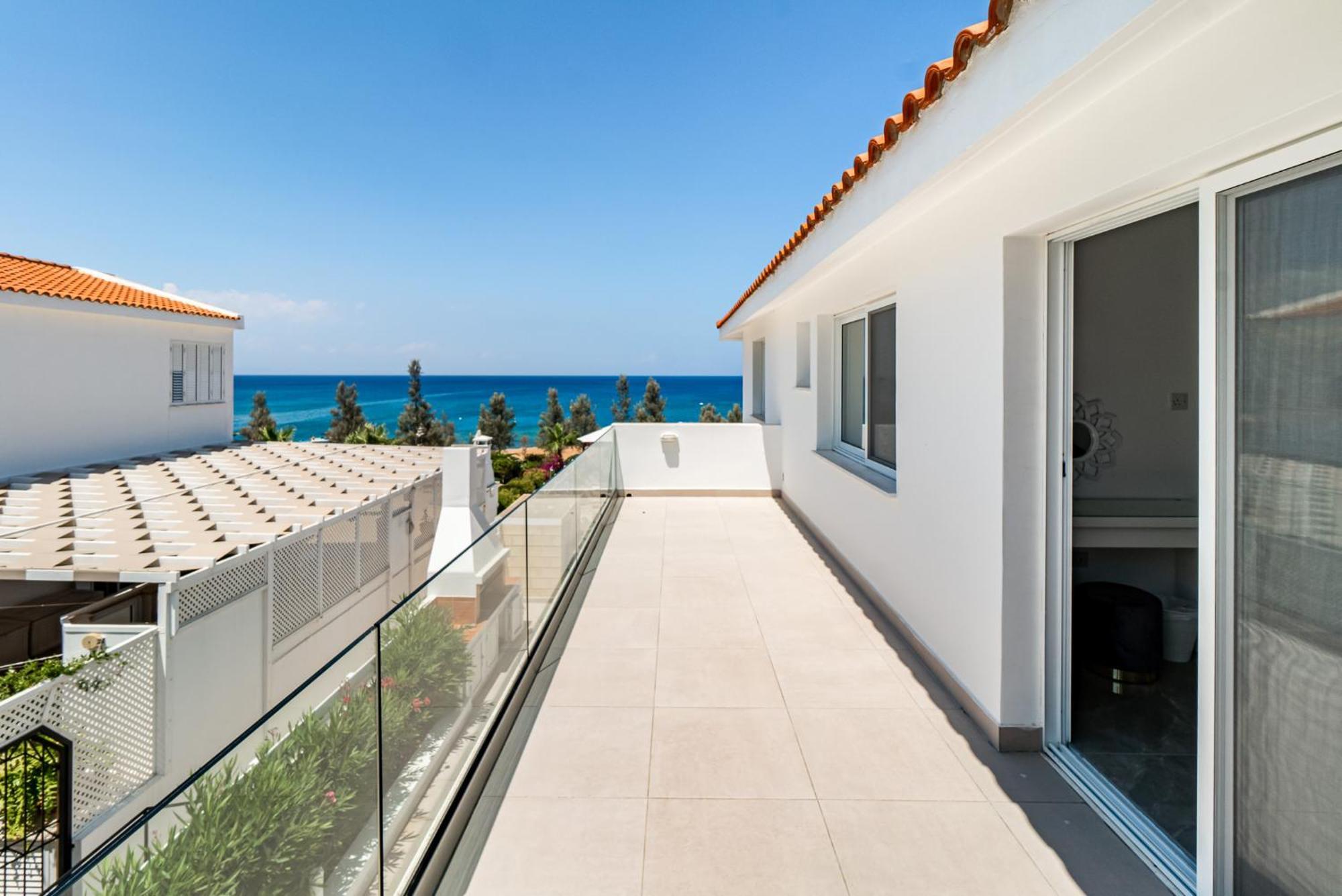 Beach Front Aqua Marina By Ezoria Villas Paralímni Extérieur photo