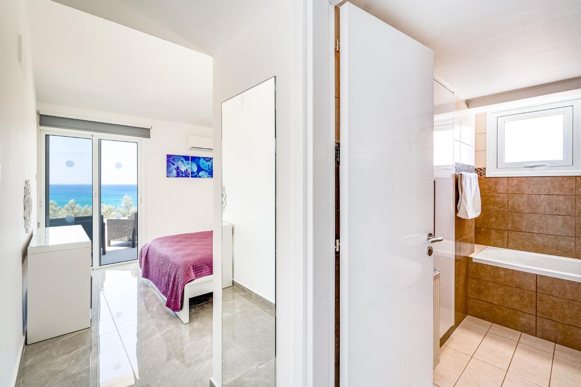 Beach Front Aqua Marina By Ezoria Villas Paralímni Extérieur photo